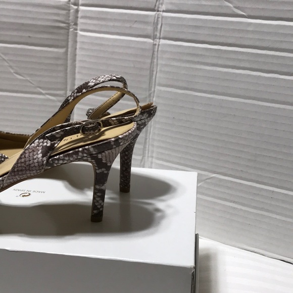 Colin Stuart leather upper sling back pointy toe heels. NWOT - Picture 4 of 5